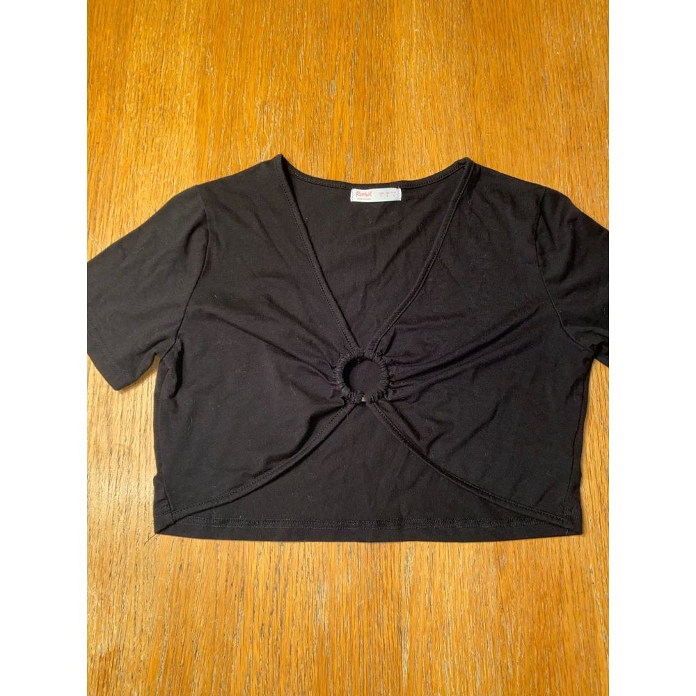 Romwe Black Keyhole Crop Top-M